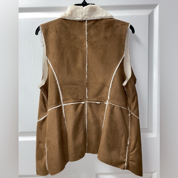 Ci Sono Women’s Sherpa Vest - Picture 2 of 6